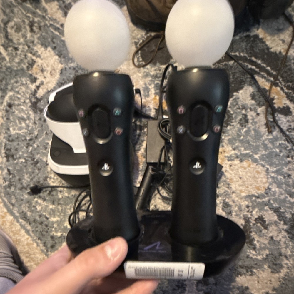 Nearly Complete PSVR Bundle + PS Move Dock(working )