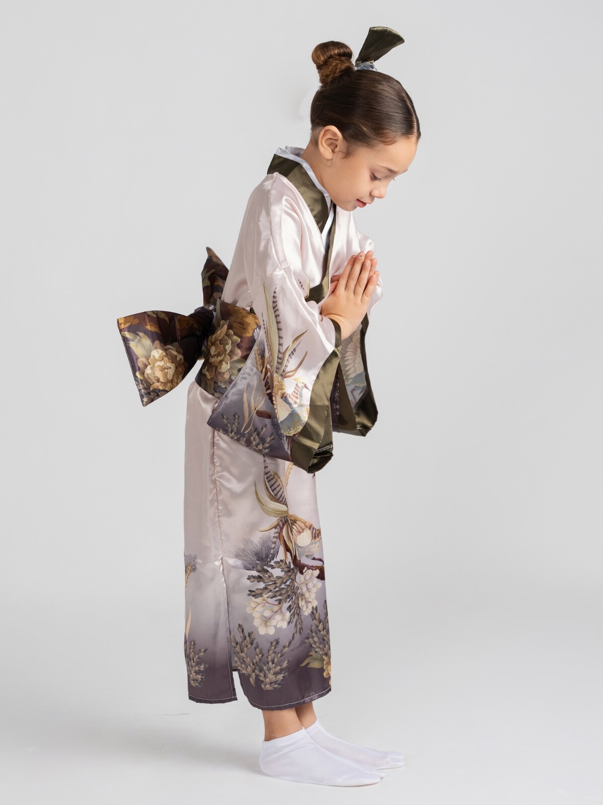 Dress Up America Japanese Kimono for Girls - Traditional Kimono Robe Costume Set