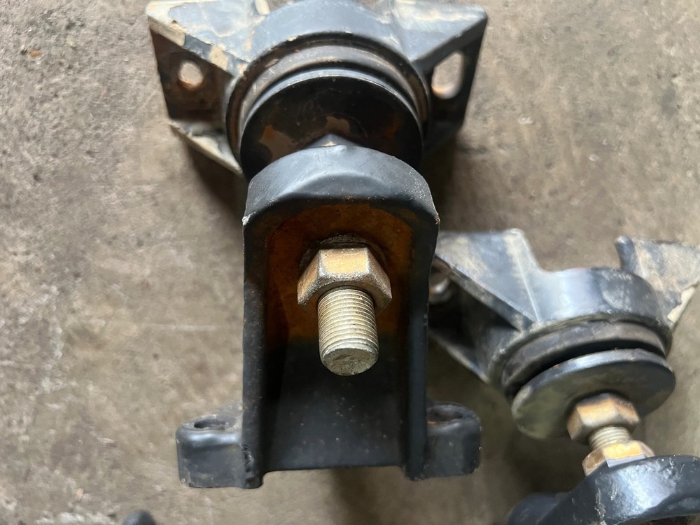 Volvo Penta 4.3GS V6 Engine Motor Mount (PAIR)