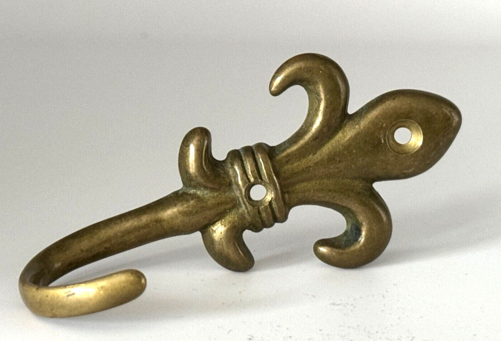 VINTAGE BRASS WALL HOOK FLEUR DE LIS