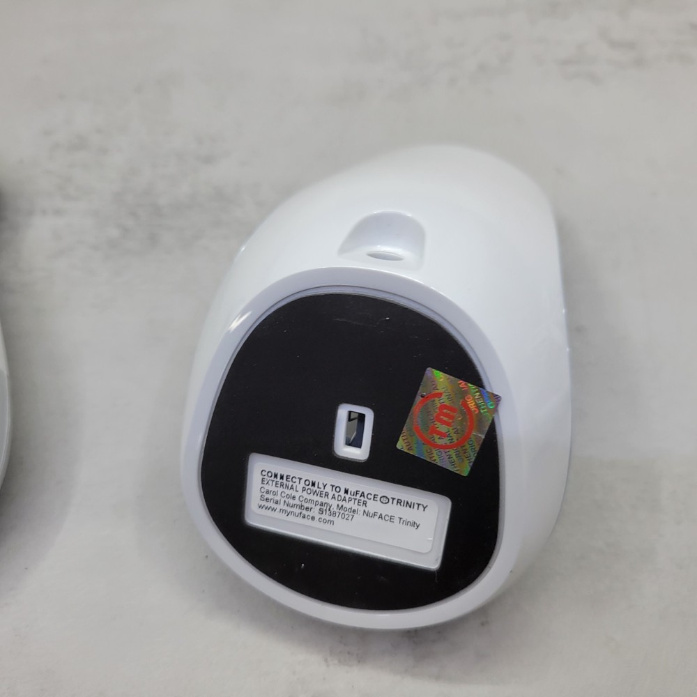 NuFACE Trinity Microcurrent Facial Device Kit - FDA Cleared Face Sculpting ™
