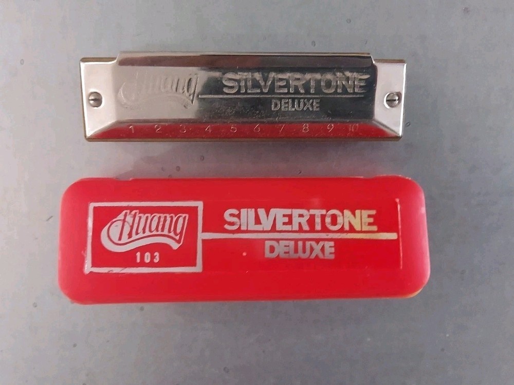 D HARMONICA HUANG Silvertone  W/case HOHNER QUALITY. D
