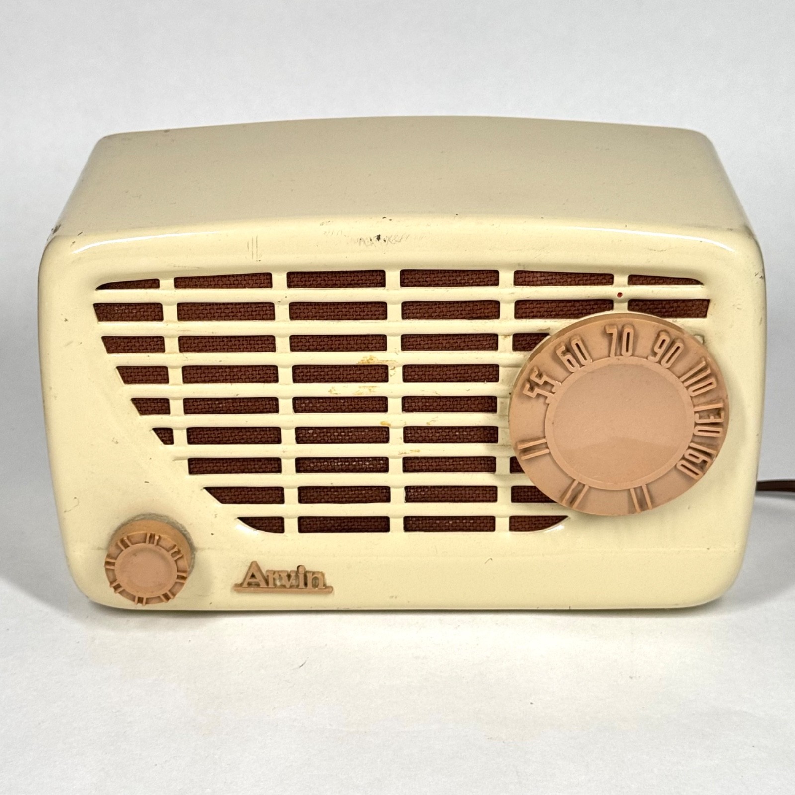 Vintage Arvin metal tube radio model 842T (1954)