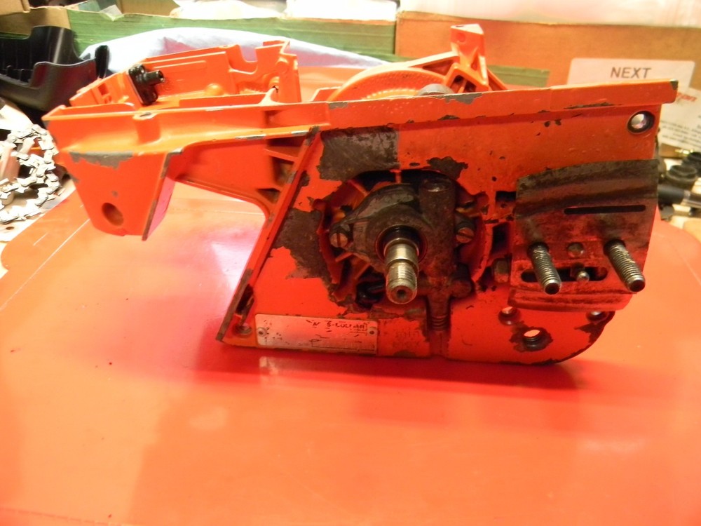 DOLMAR 122 CHAINSAW CRANK AND CASE    ----------  BOX1027A