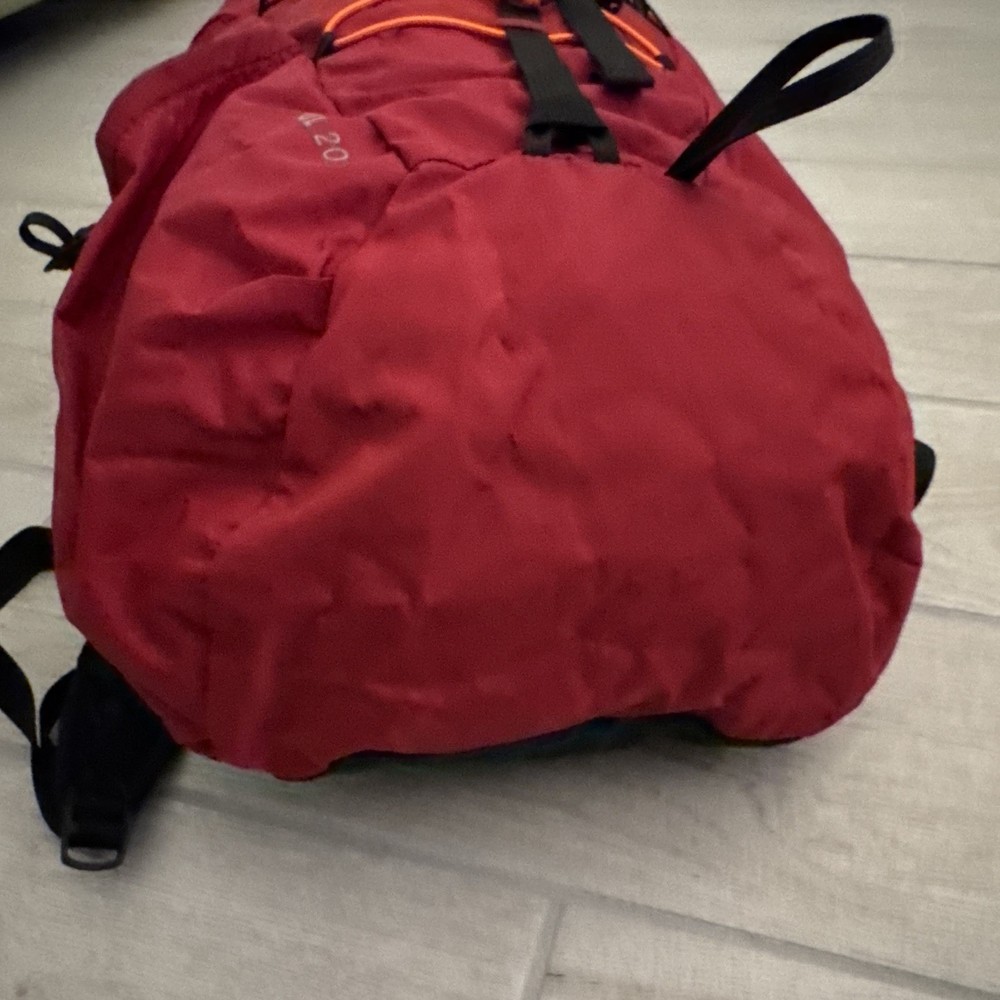 Mountain Hardwear UL 20 Backpack - RED