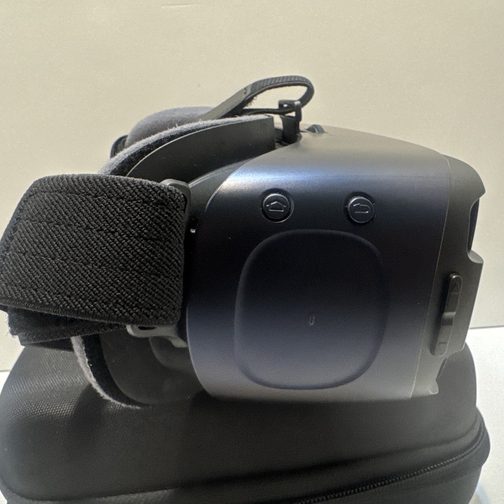 Samsung Gear VR Headset – Original Model by Oculus - Immersive Virtual Reality