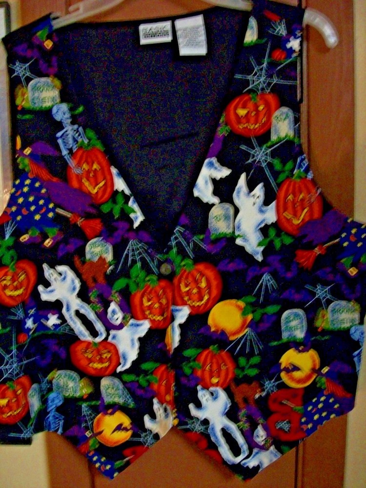 Halloween vest extra large Basic Editions pumpkins Ghosts skeletons bats