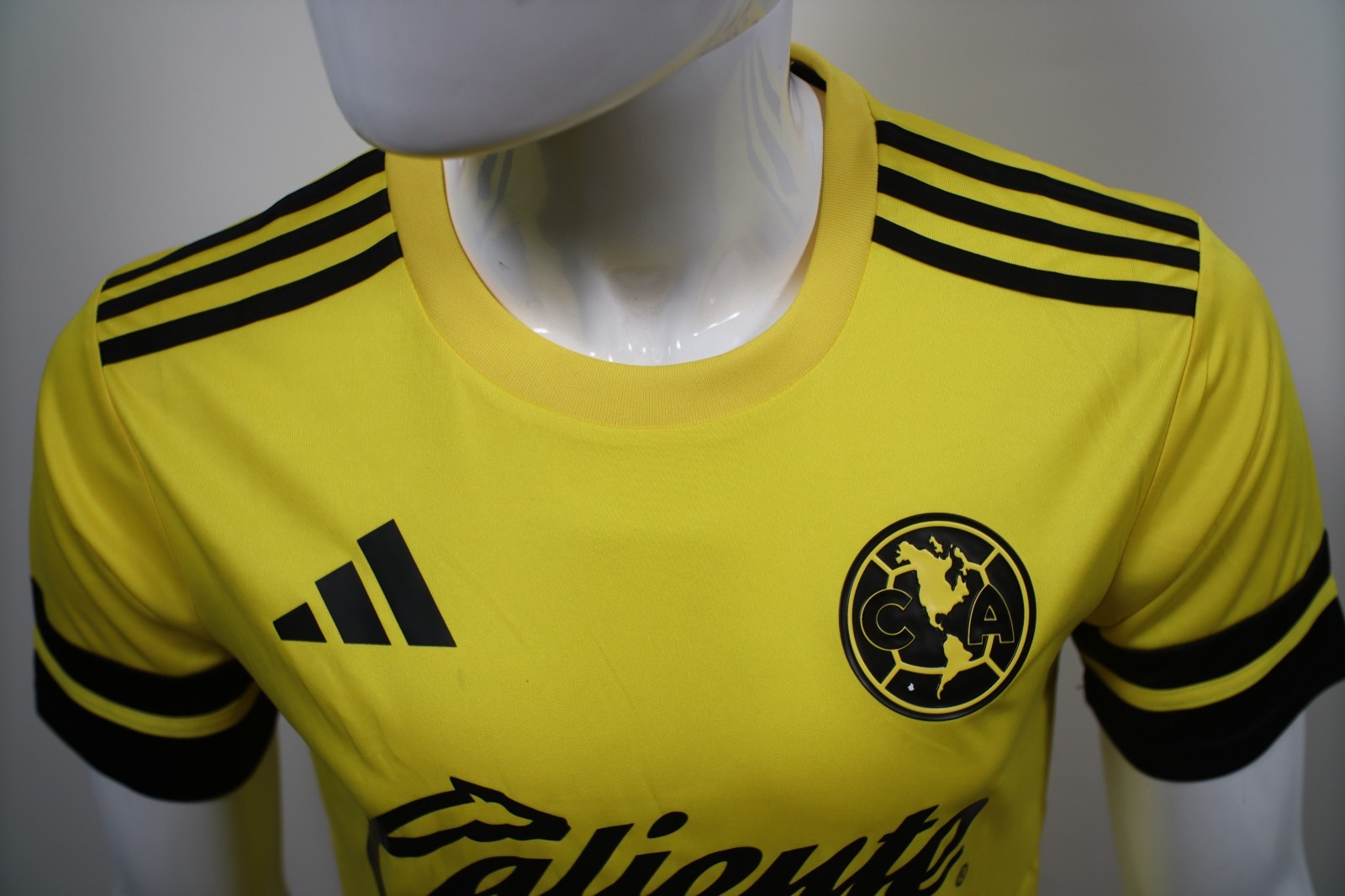 CLUB AMERICA ENTRENAMIENT 25/26 (TALLA REDUCIDA LEER LA DISCRIPCION)