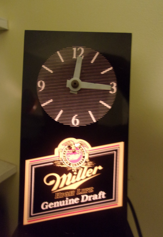 Miller Genuine Draft SIGN CLOCK "Light PLASTIC Clock" Mid Century 9"
