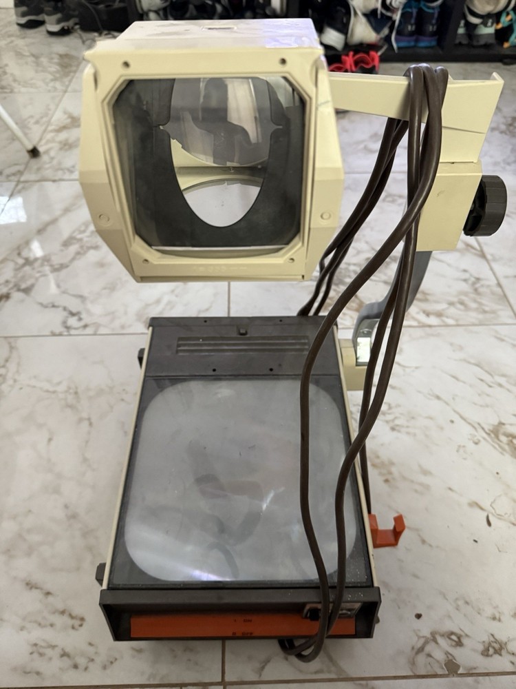 3M Overhead Projector