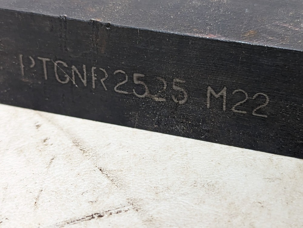 PTGNR2525 M22 lever lock tool holder for triangular inserts