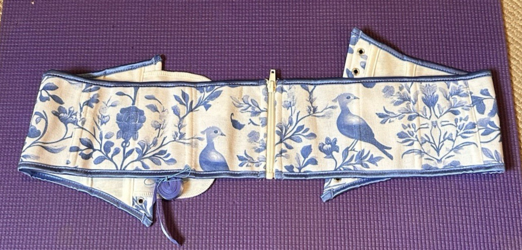 Scarlet Darkness Belt Corset ribbon tie Size 14 Renaissance Cosplay tapestry