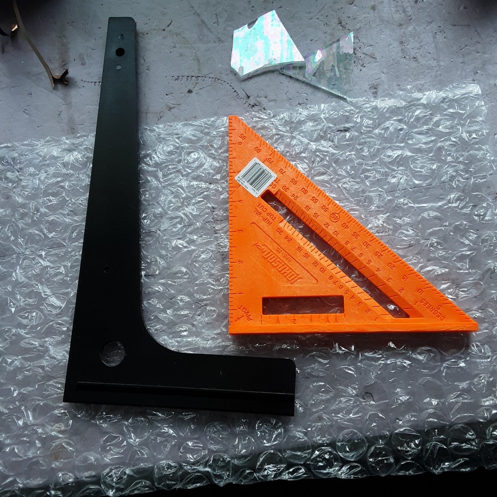 Glass cutting square