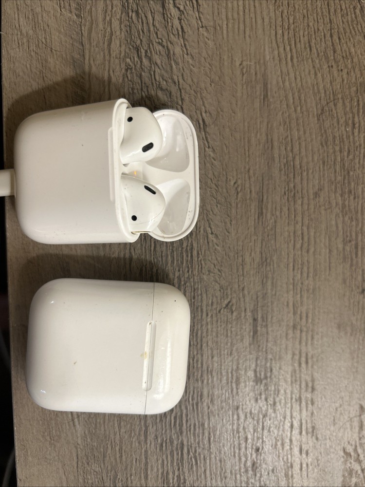 Apple AirPods 2nd Generation with Charging Case