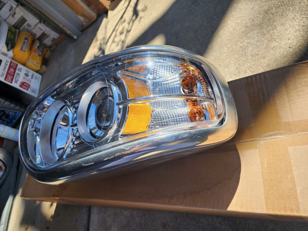 peterbilt 389 headlight assembly Right