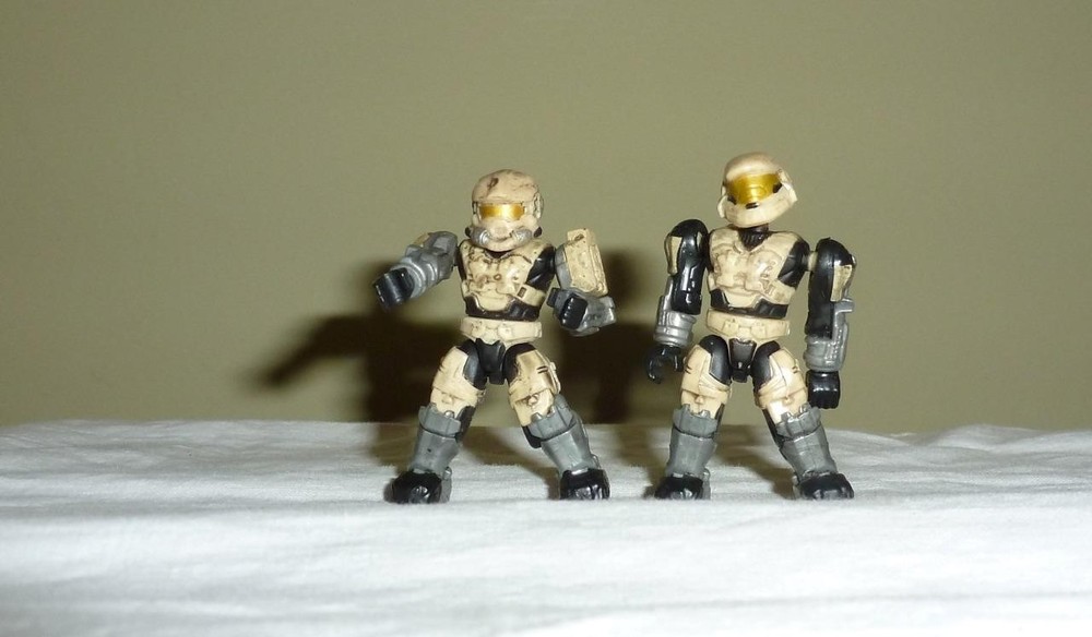 2 mega Blok Soldier Figures