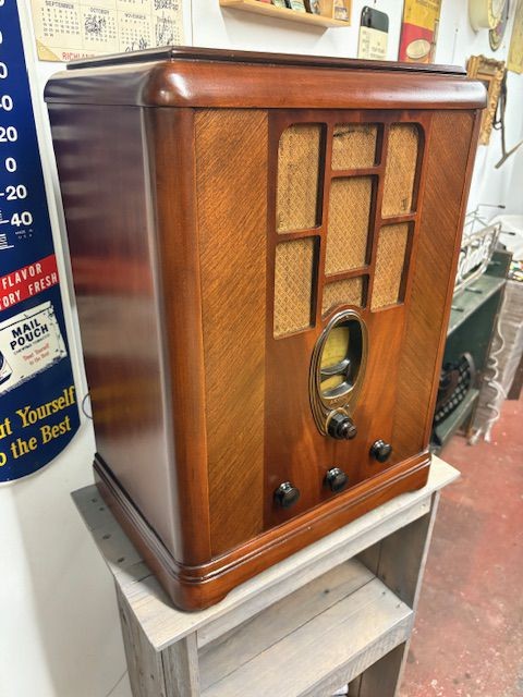 Arvin 61M Tombstone Radio