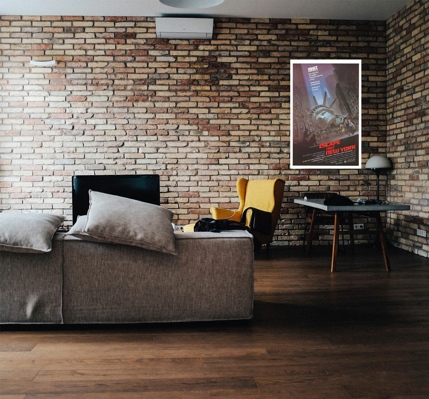 Escape From New York - Movie Poster / Print (Regular Style) (Size: 27" X 40")