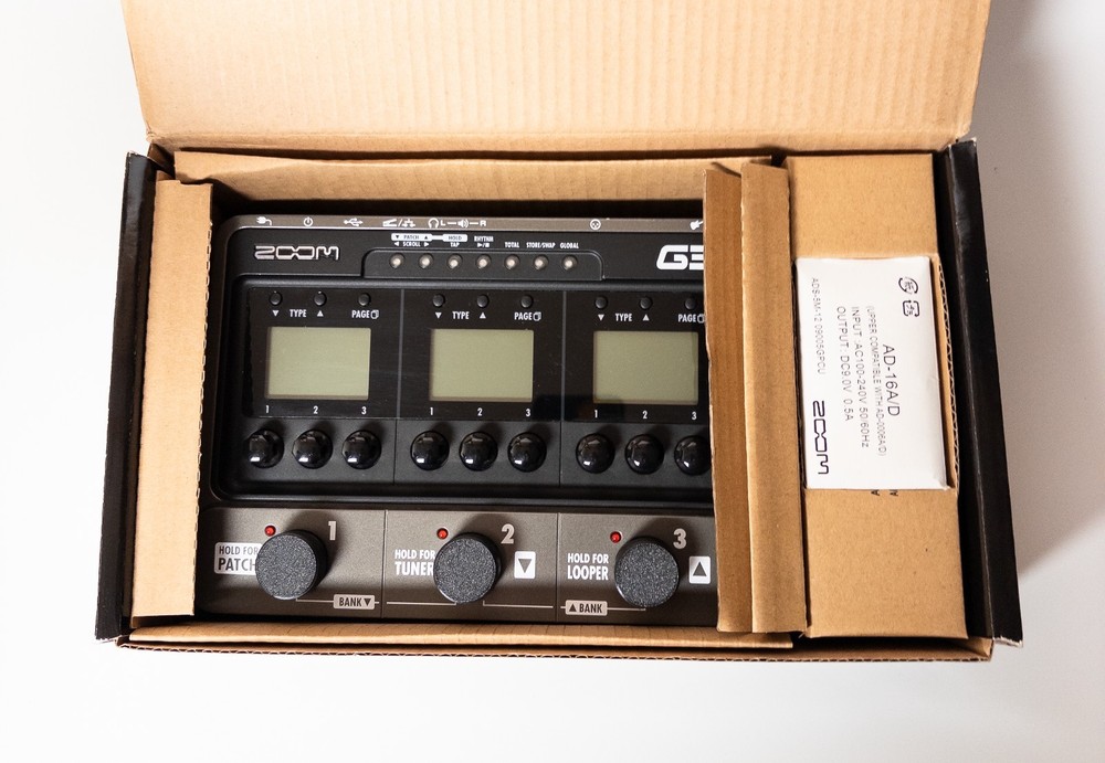 Zoom G3 Effects Processor Tested Working Used w/ adapter box