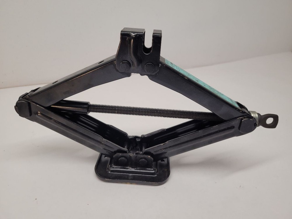 2012 CADILLAC ESCALADE Jack