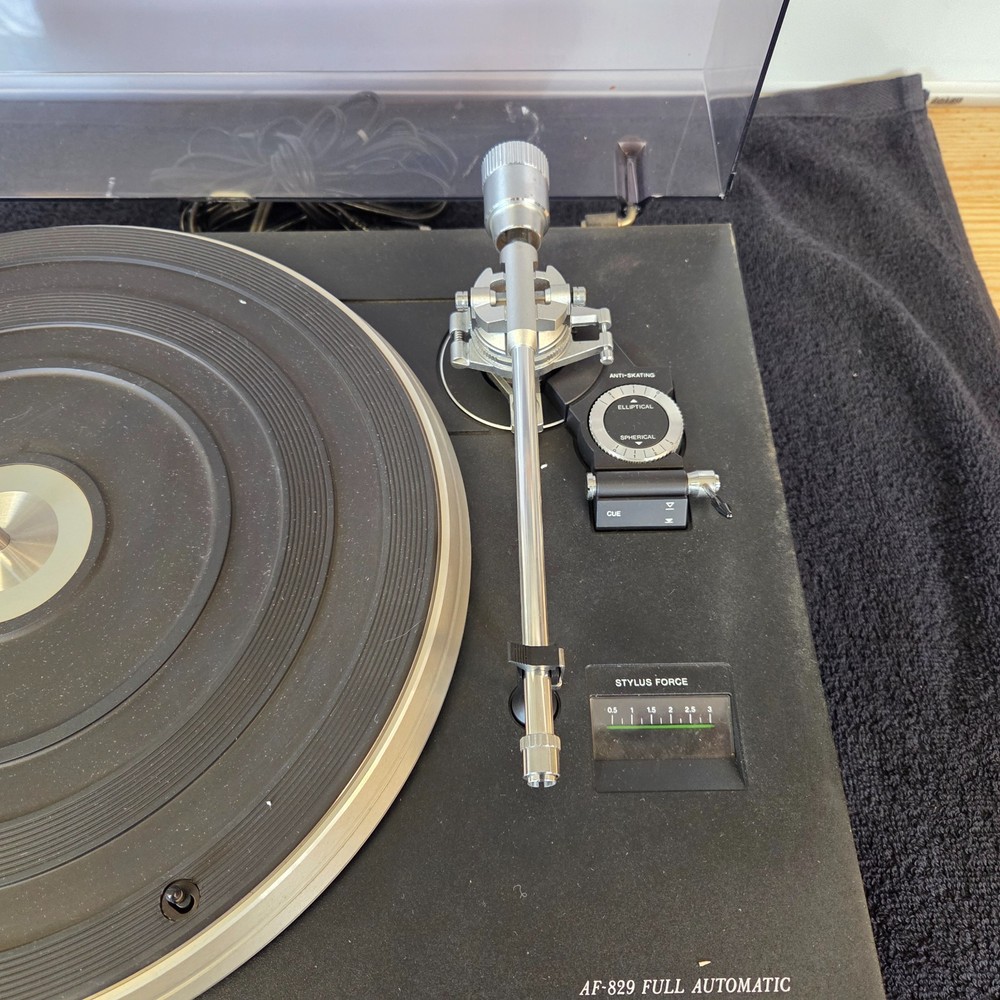 PHILIPS FULL AUTOMATIC TURNTABLE AF-829