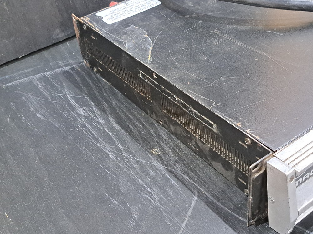 Crown Macro-Tech 2400 2-Channel Power Amplifier