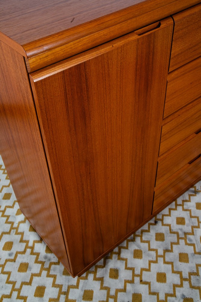 Mid Century Danish Modern Gentlemans Chest Dresser 7 Drawer Teak Vanity Denmark