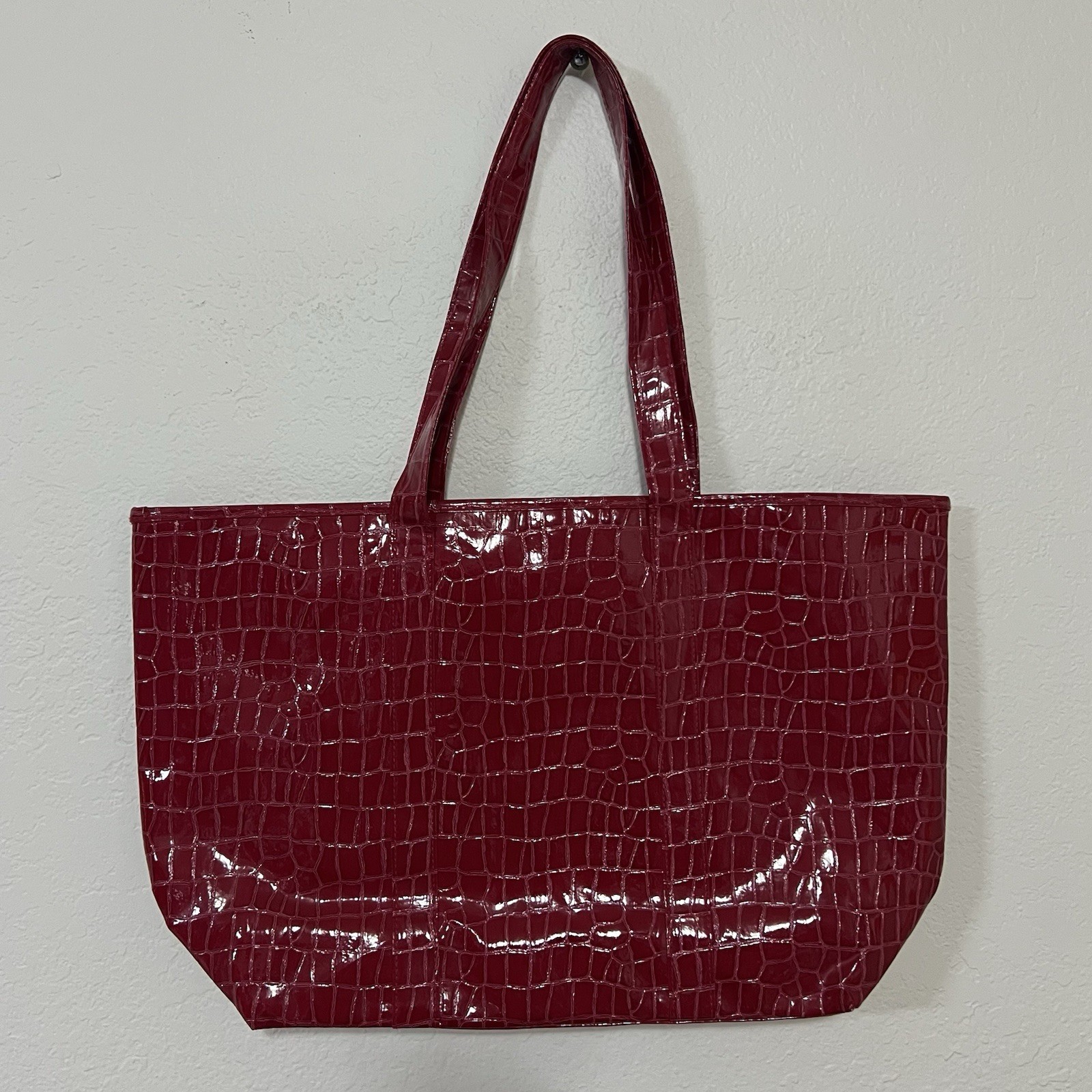 Walt Disney World Disneyland Resort Red Patent Leather Tote Bag Minnie Mouse Bow