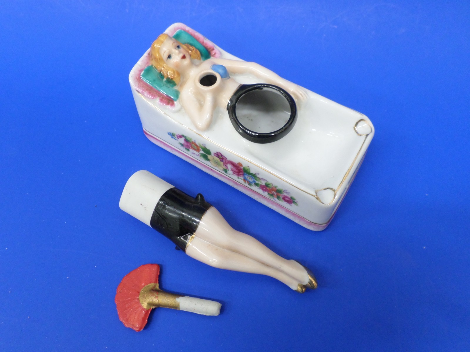 Vintage SEXY Risque Lady w/ Fan Black Shorts Legs NAUGHTY NODDER ASHTRAY