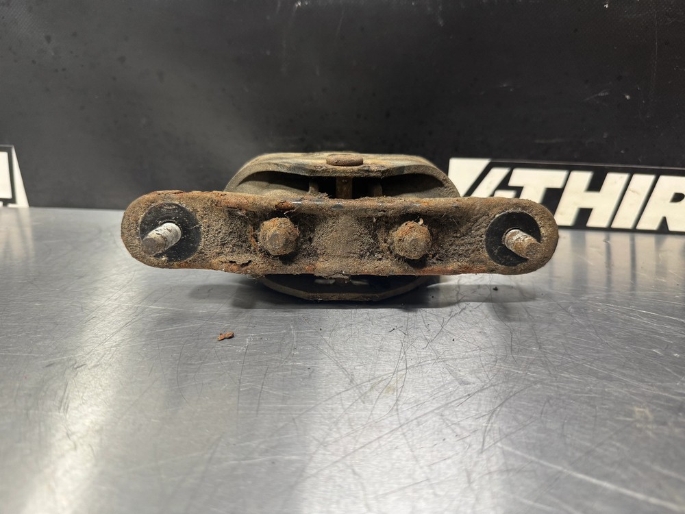97-04 C5 CORVETTE DIFFERENTIAL MOUNT OEM #L322