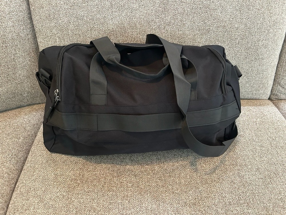 alo Black Polyester Gym Bag Adjustable Strap Zip Closure