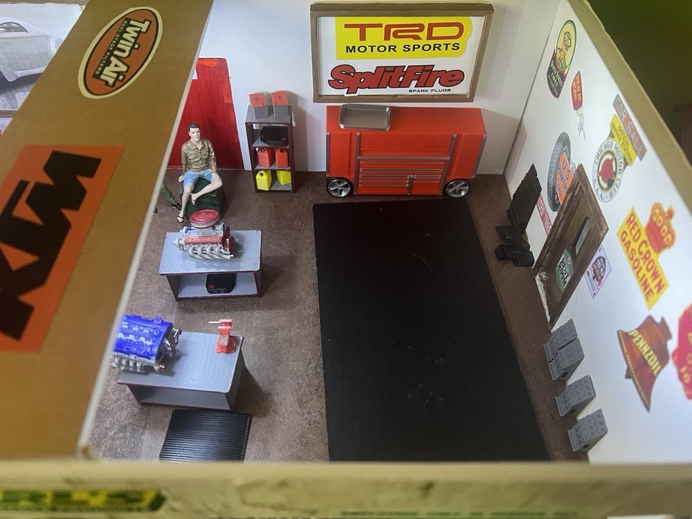 Built From Scratch - 1/24 Scale Diorama – “Earl’s Performance”