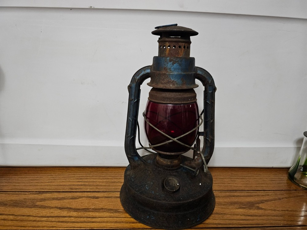 VINTAGE DIETZ #100 LANTERN RED GLOBE COMPLETE
