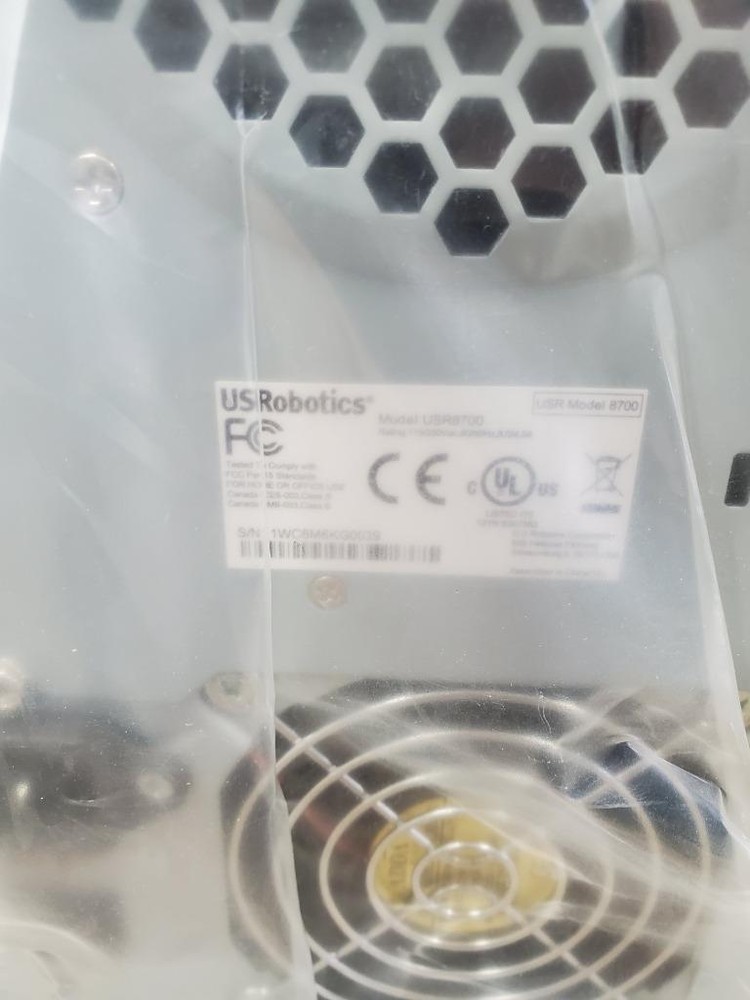 J43 ♻ USRobotics USR8700 Serial ATA 4-Drive NAS ♻