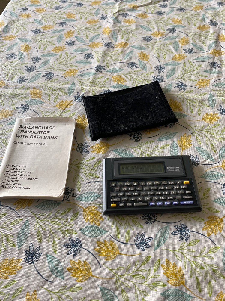 Brookstone Electronic Pocket Translator 6 Languages Hand Held Great Condition