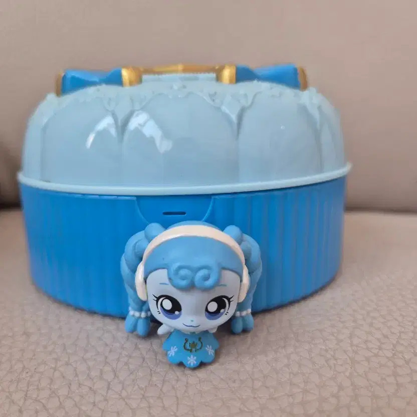 TinyPing KuraPing House + KuraPing Figure, Used
