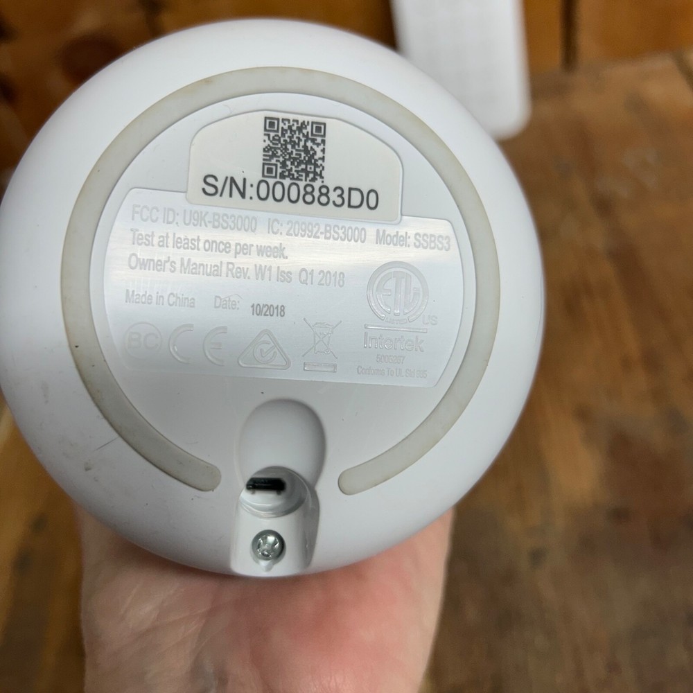 SIMPLISAFE Keypad And Base Station SSBS3 SSKP3 POWERS UP