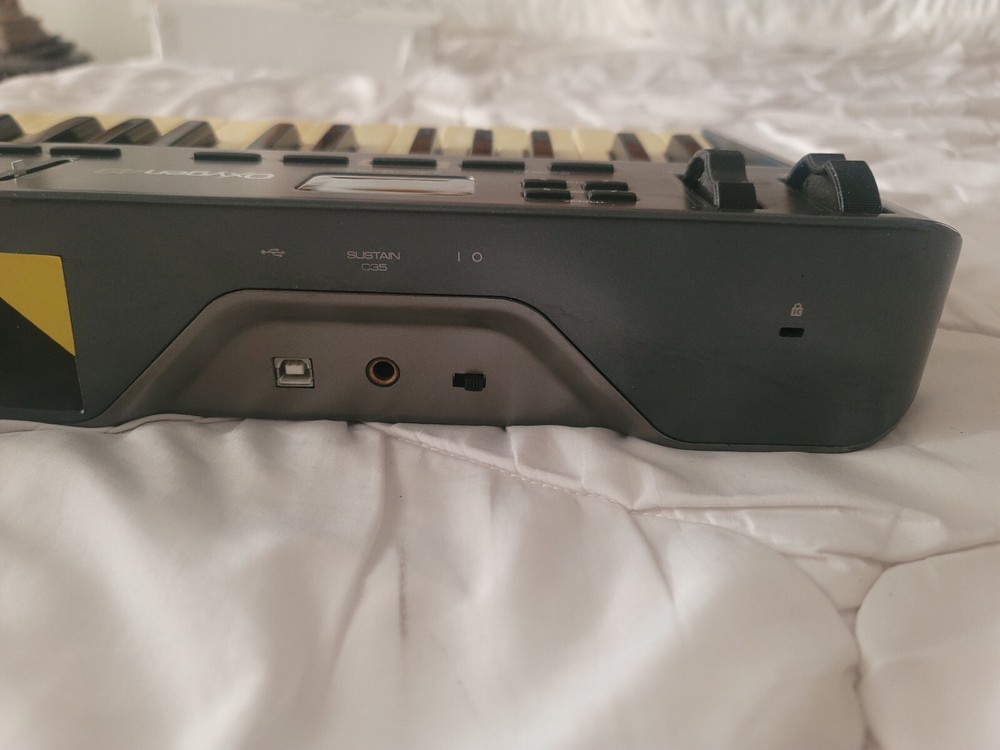 M-Audio Oxygen 49 (3rd Gen) MIDI Controller Keyboard-Missing Four Plastic Knobs