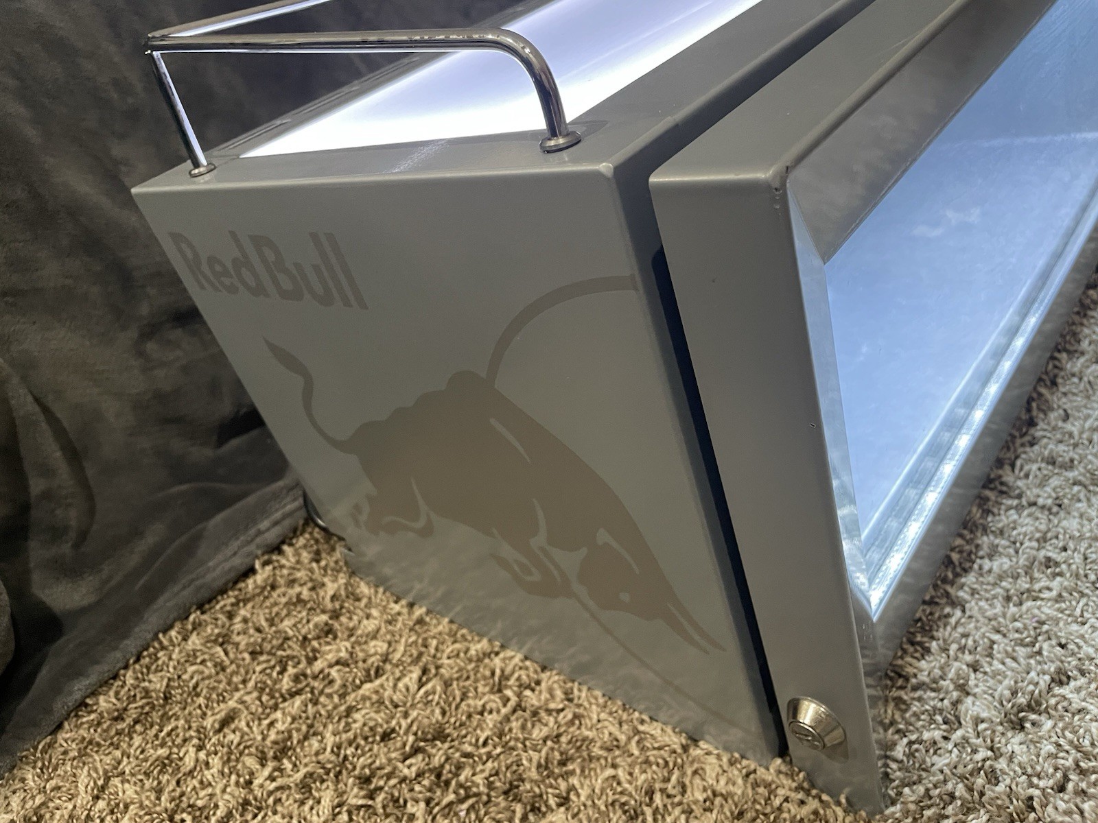 Red Bull Mini Fridge Bar Back Countertop VESTFROST BBC Commercial - No Key