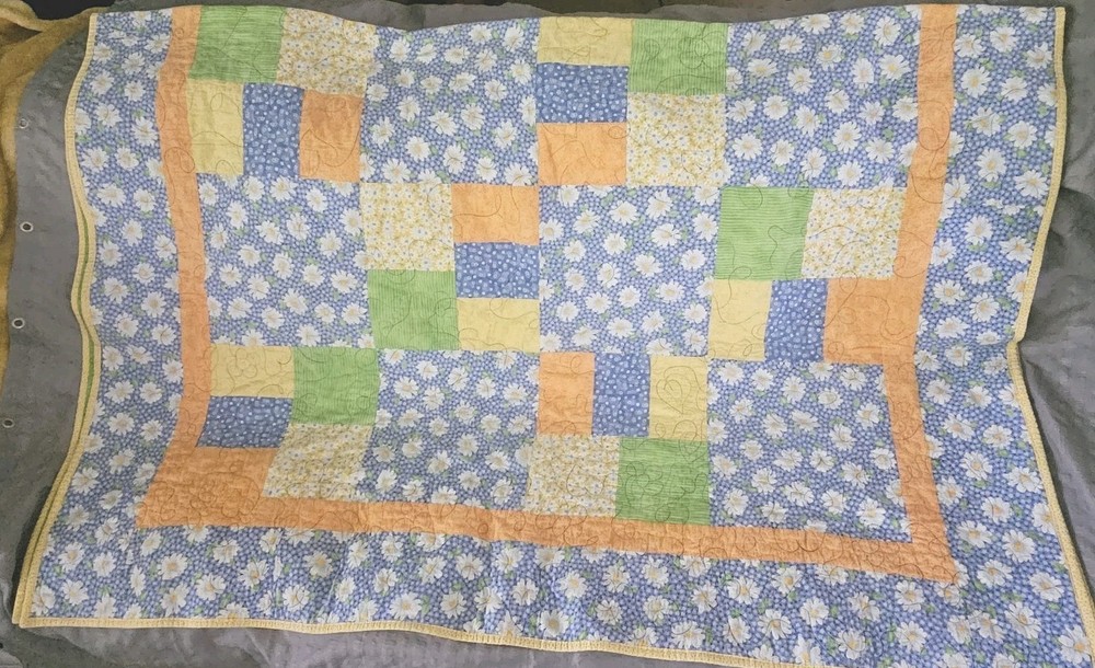 Patchwork Quilt Blanket Handmade Machine Sewn Double-Side Prints Daisy 5x8 READ