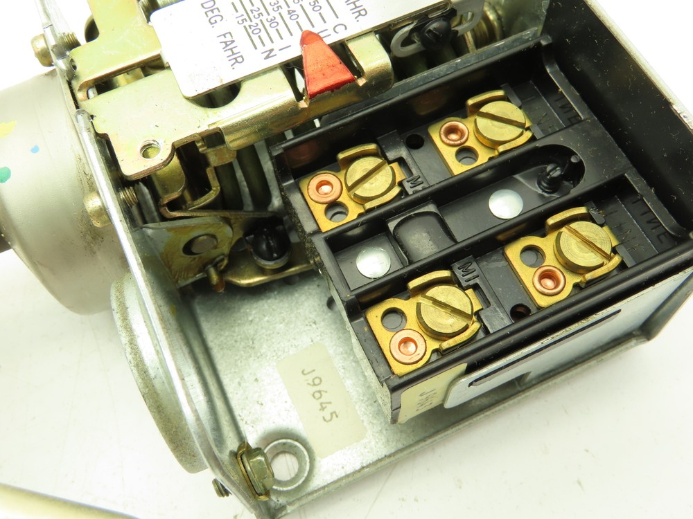 Johnson Controls A72AA-2 Temperature Control 15-55F Close High Opens Low