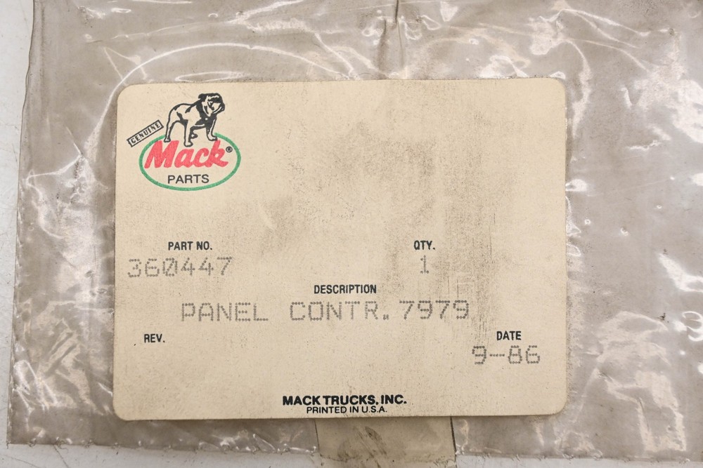 Mack 7979-360447, 360447 Dash Control Panel NOS