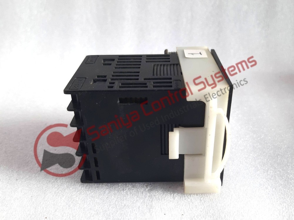 Fuji Electric PXE-4 FXE4TAY1-2Y000-E Temperature Controller