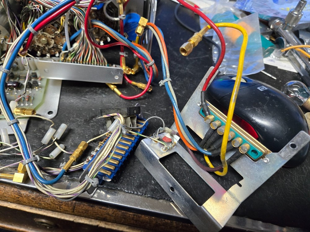 HP SPECTRUM ANALYZER RF SECTION 8553B front panel, knobs, misc boards & cables