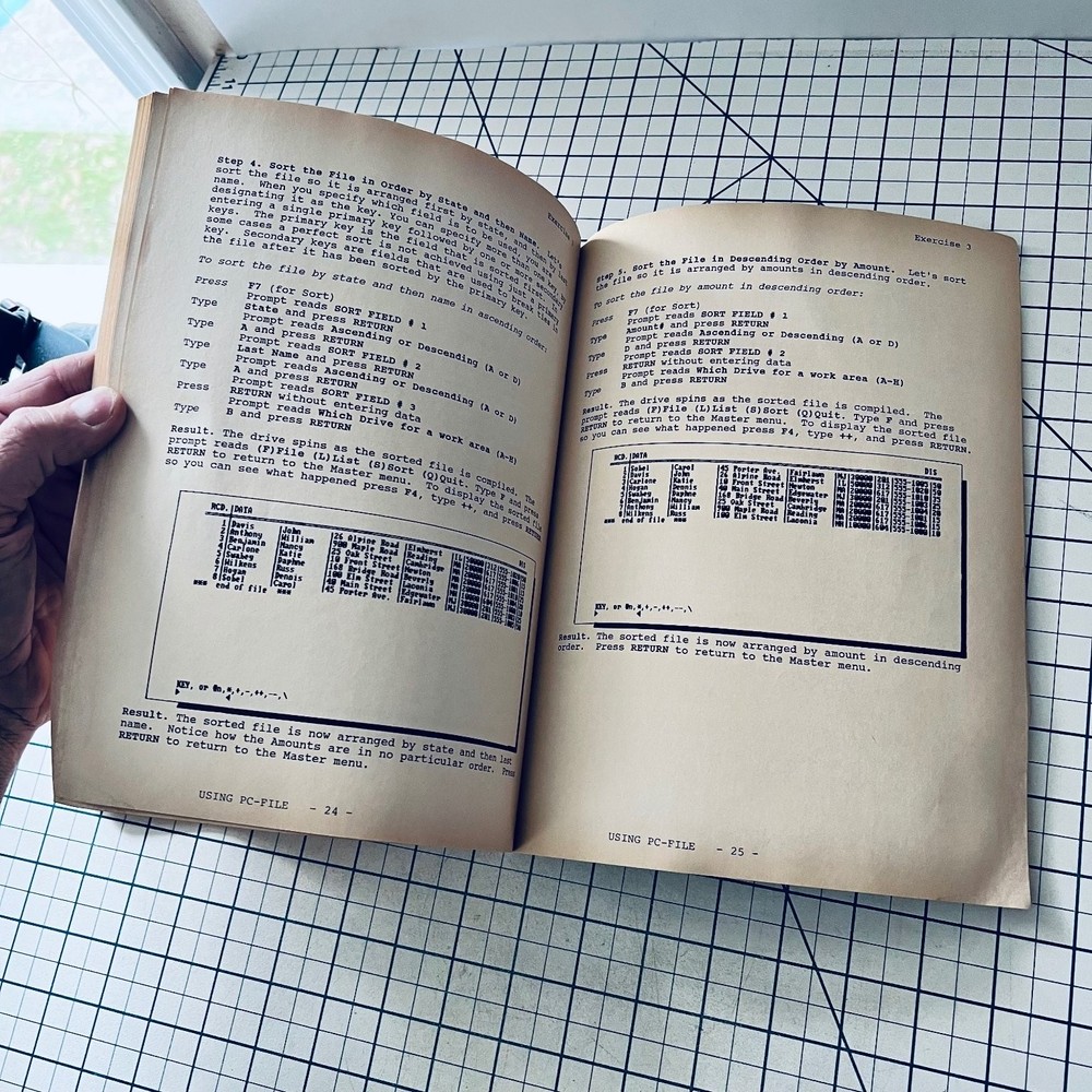 Using PC-WRITE PC-CALC and PC-FILE 1986 Dennis Curtin Vintage IBM PC Software