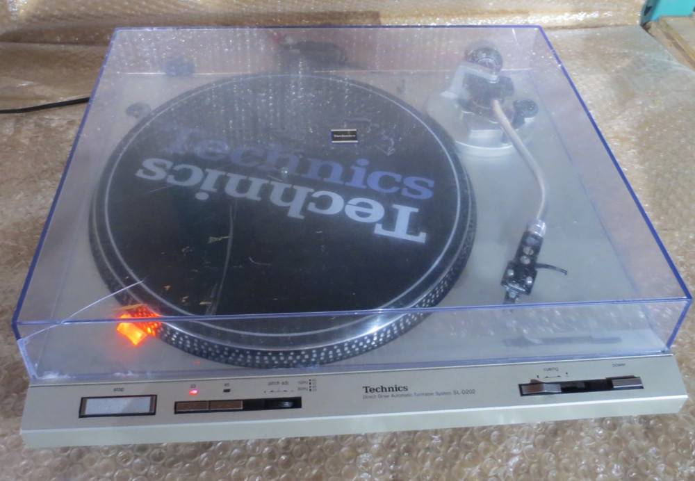 Technics SL-D202 Direct Drive Automatic Turntable Record Player