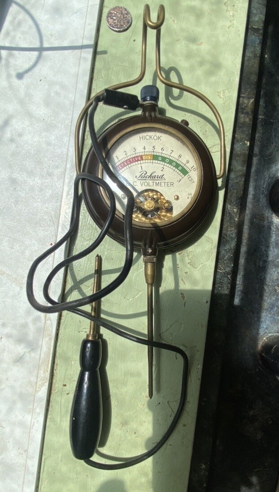 VINTAGE HICKOK PACKARD VOLTMETER BAKELIT
