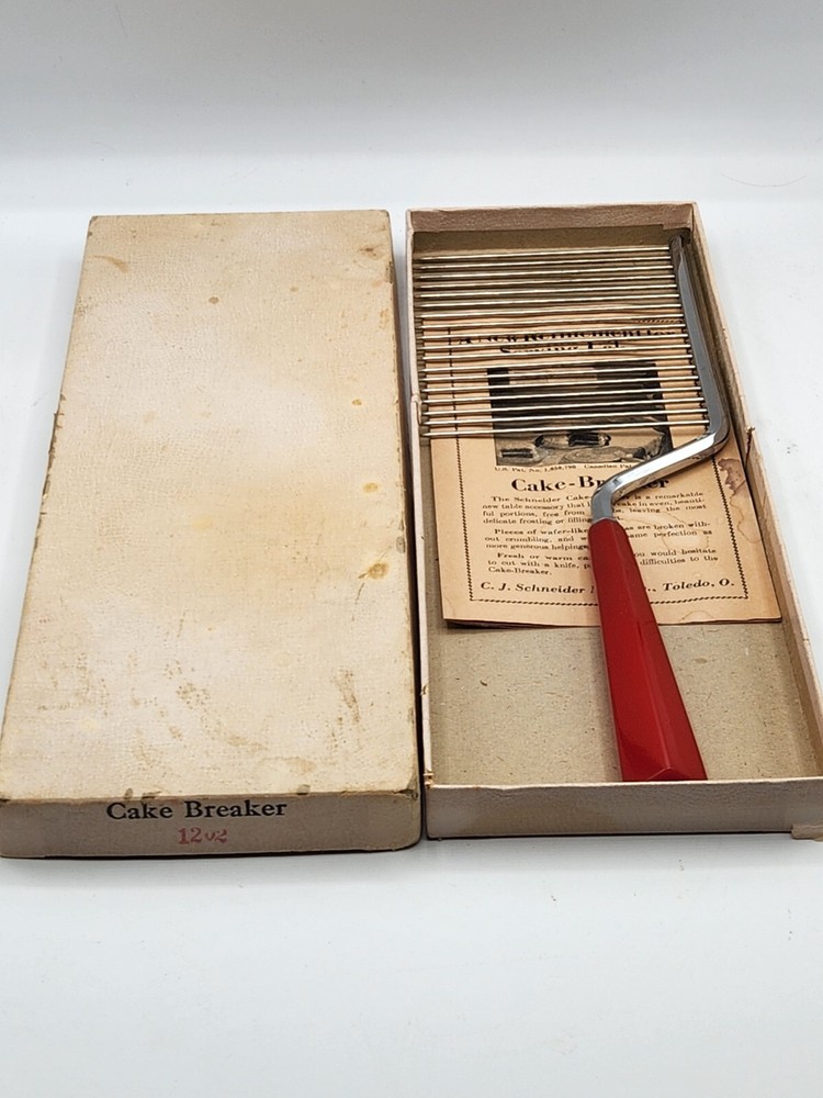 MCM Red Bakelite / Cake Comb / Cake Cutter