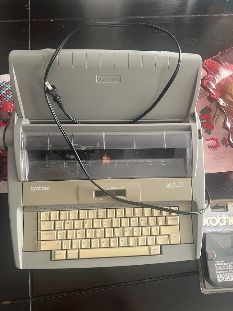 brother sx-4000 electronic typewriter What’s Two Extra Correctable tested worki