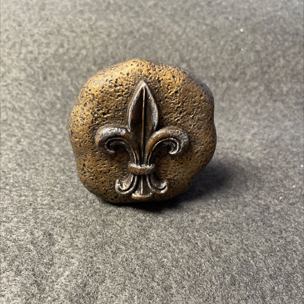 (12-Pack) Assorted Faux Stone Fleur De Lis Knobs